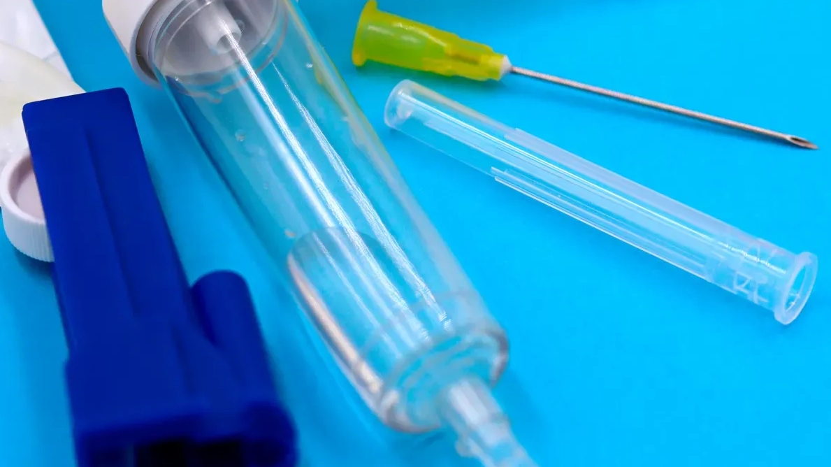 Quem fornece seringas irrigadoras dent&aacute;rias para cl&iacute;nicas e distribuidores?