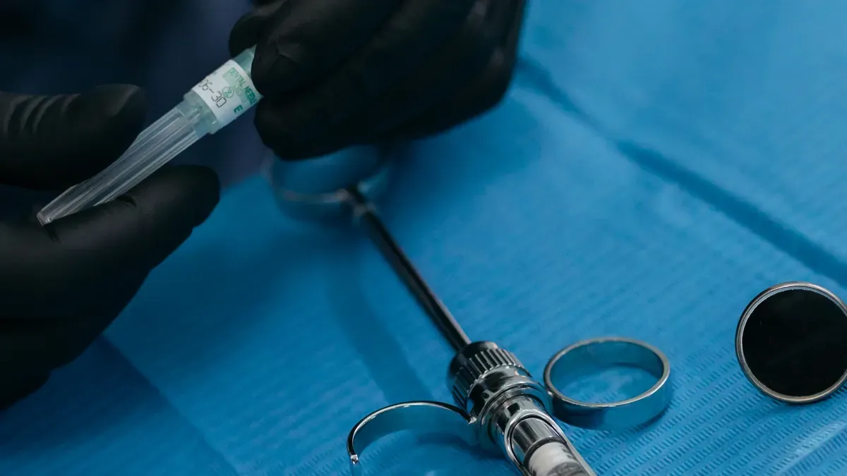 Quem fornece seringas irrigadoras dent&aacute;rias para cl&iacute;nicas odontol&oacute;gicas?