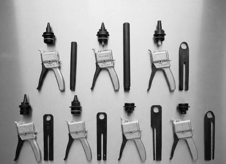 Uma ferramenta port&aacute;til, m&uacute;ltiplas propor&ccedil;&otilde;es: o guia industrial para pistolas de cola AB