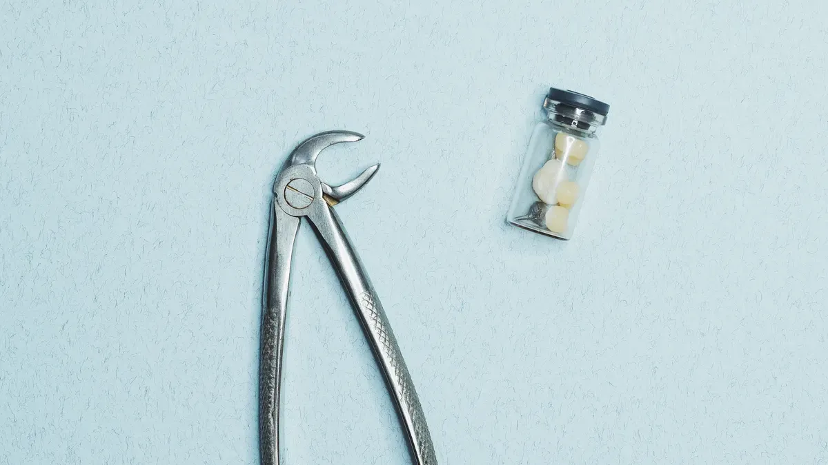 Qual &eacute; a diferen&ccedil;a entre uma pin&ccedil;a para transplante capilar e uma pin&ccedil;a cir&uacute;rgica padr&atilde;o?