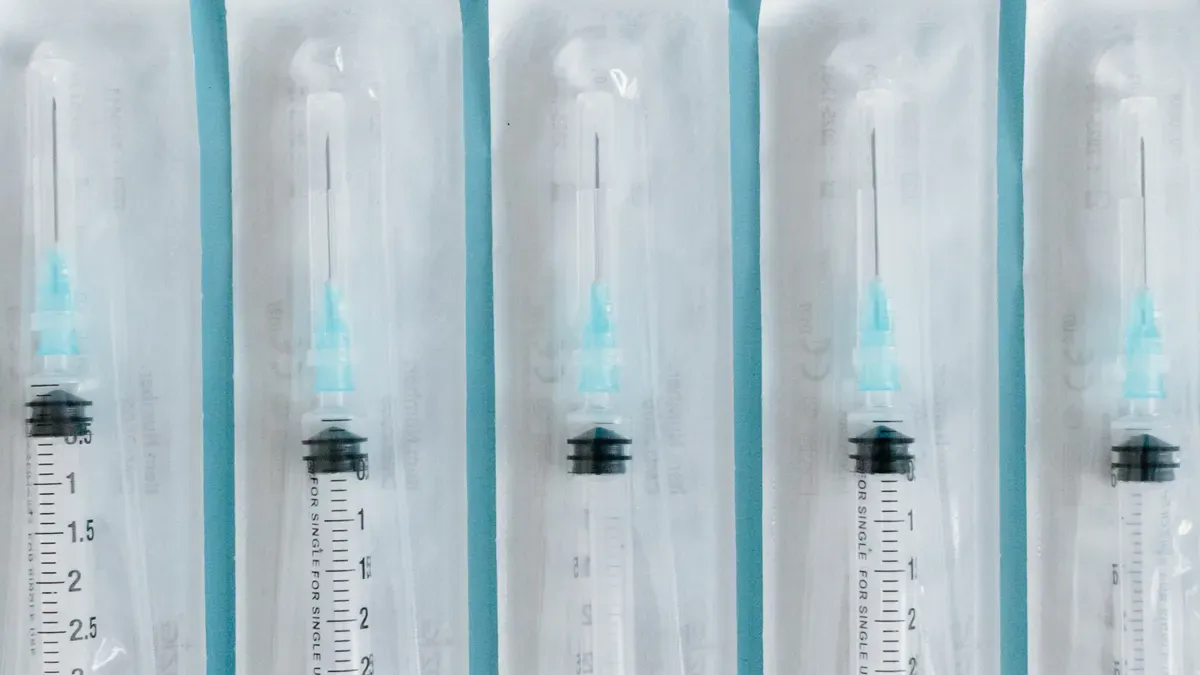 O que os compradores devem observar antes de solicitar seringas luer slip com agulha?